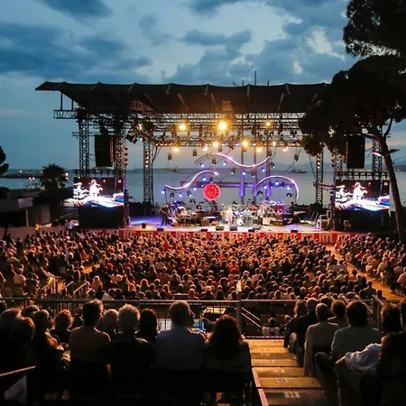 Magnifique Centre أنتيب